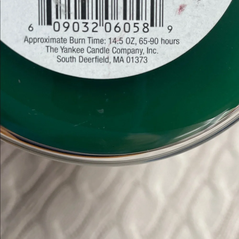 New Yankee Candle Christmas Wreath 14.5 oz Jar with lid Retired unused